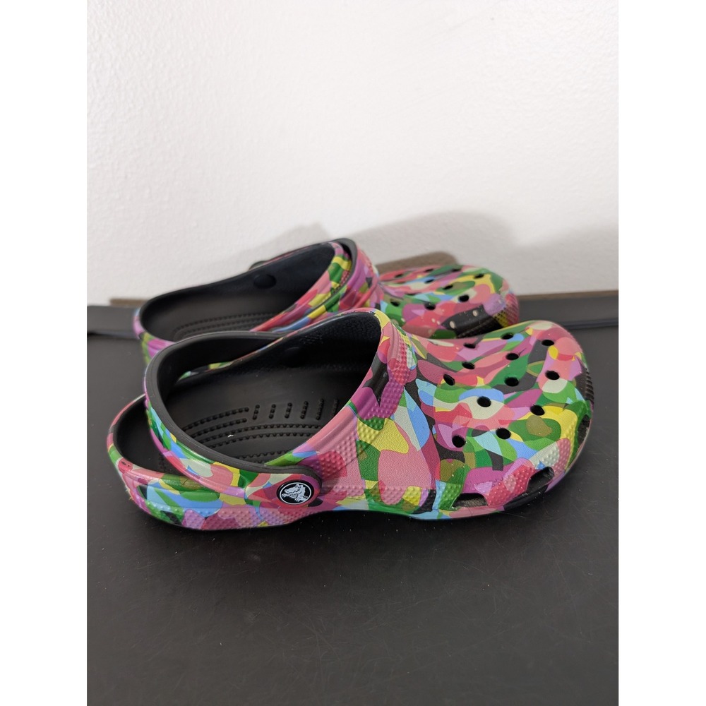 Crocs Classic Clogs Womens 8 Multi-Color Abstract Camo Print Clogs Summer